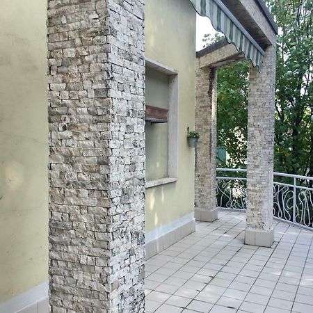 Il Cedro Argentato Lägenhet Monza Exteriör bild
